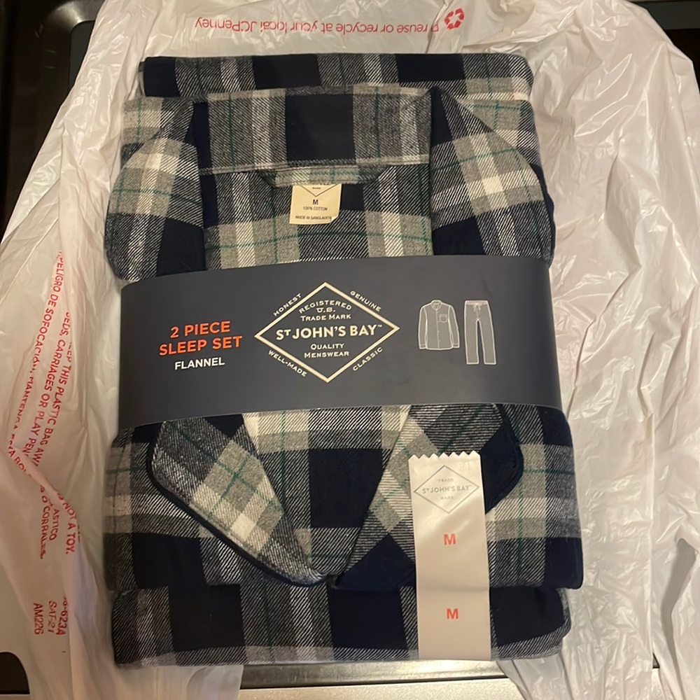 Men’s Flannel Pajamas Medium NWT